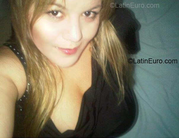Date this athletic Colombia girl Lady carolina b from Bogota CO6885