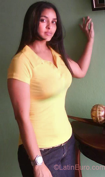 Date this voluptuous Dominican Republic girl Aracelis from Santiago DO7527