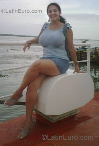 Date this attractive Colombia girl Lucero from Barranquilla CO6981