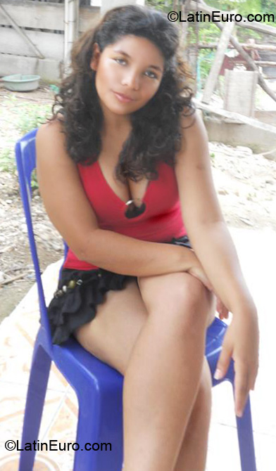 Date this sensual Honduras girl Julissa from Comayagua HN328