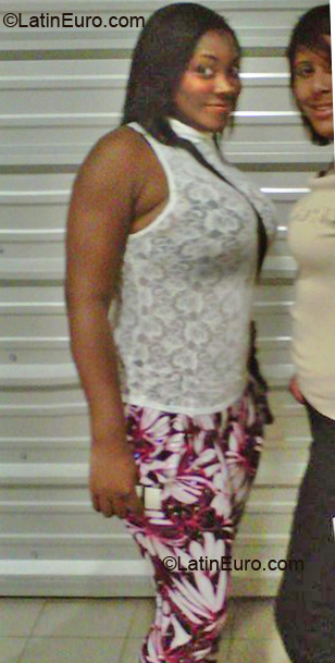 Date this happy Dominican Republic girl Karina inocenci from Rep.dominicana DO7602