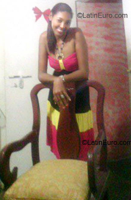 Date this hard body Dominican Republic girl Cristina from Santo Domingo DO8190