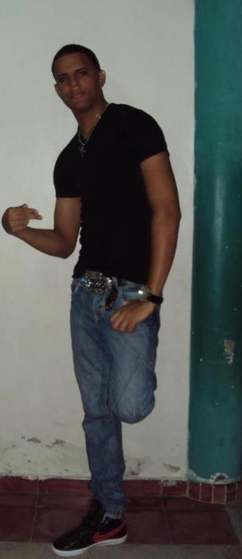 Date this young Dominican Republic man Melvin tatis from Santiago DO7648