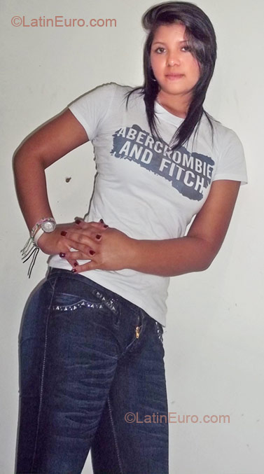 Date this charming Colombia girl Diana from Bogota CO7081