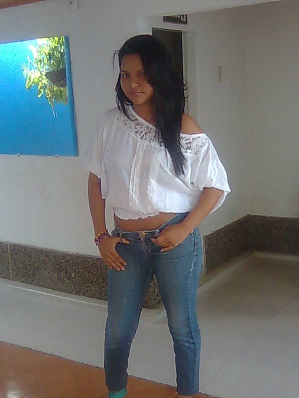 Date this stunning Honduras girl Leonela from Copan HN329