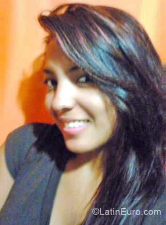 Date this happy Colombia girl Kimberlyn from Cali CO7192