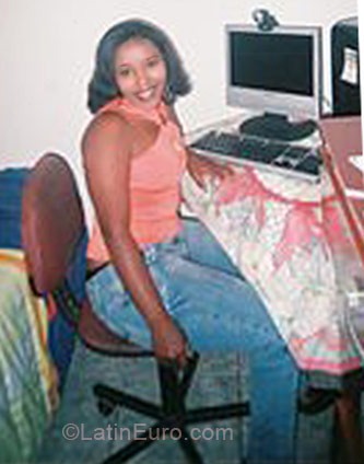 Date this pretty Brazil girl Lucia from Brasilia BR5532