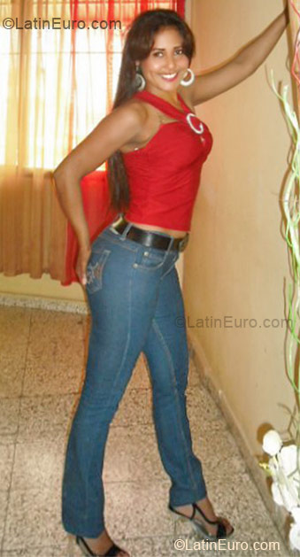Date this foxy Dominican Republic girl Yuberkis from Santiago DO7905