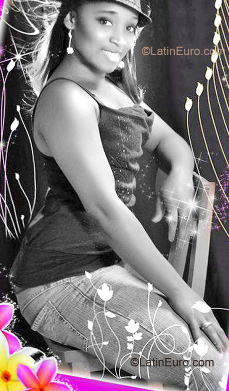 Date this georgeous Colombia girl Nadia from Medellin CO7284
