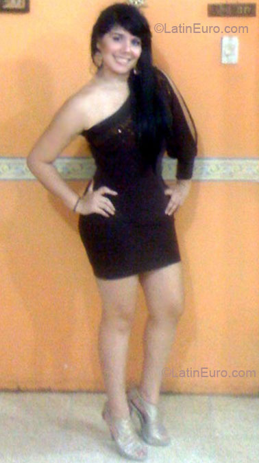 Date this nice looking Ecuador girl Maria Elena from Guayaquil EC126