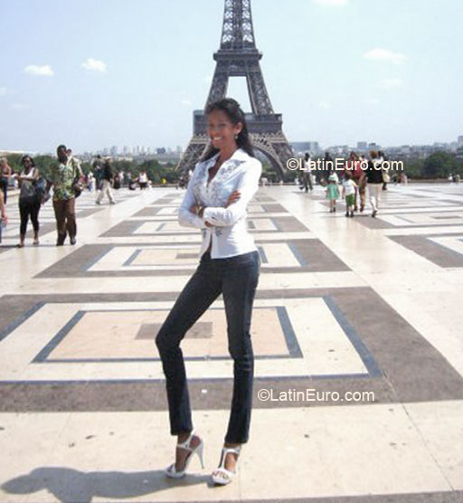 Date this charming Ivory Coast girl Briga from Abidjan IC48