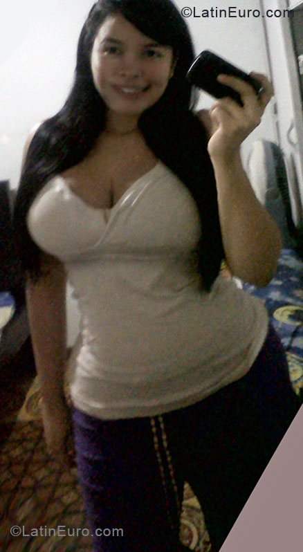Date this stunning Colombia girl Diana from Buenaventura CO7370