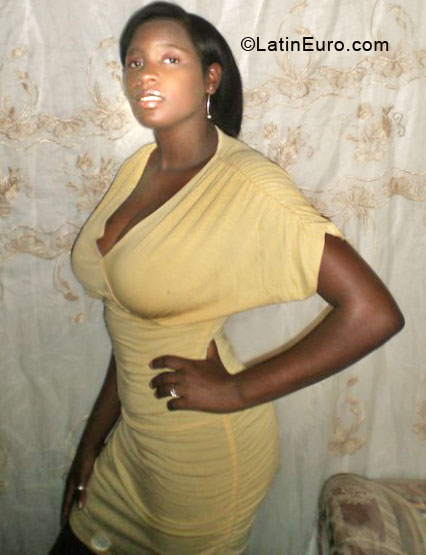 Date this stunning Dominican Republic girl Elena from La Romana DO8135