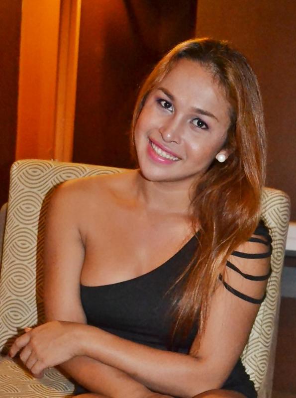 Date this sensual Philippines girl Karolina from Cebu City PH419