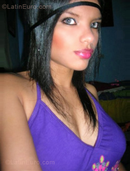 Date this attractive Colombia girl Cecilia from Medellin CO7362