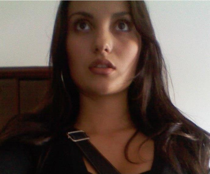 Date this happy Colombia girl Estefania from Lisboa CO7367