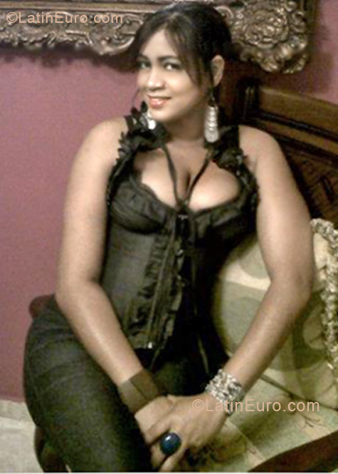 Date this charming Dominican Republic girl Elizabeth from Santiago DO8179