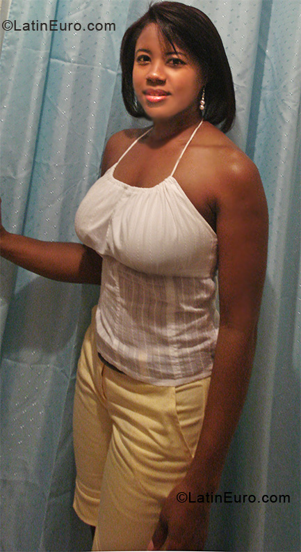 Date this lovely Dominican Republic girl Mayra from Santo Domingo DO12978