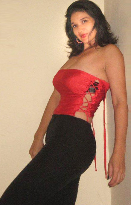 Date this attractive Colombia girl Claudia from Cali CO7424