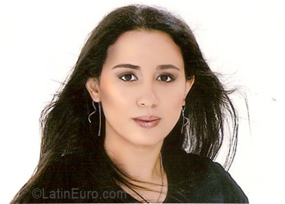 Date this attractive Brazil girl Thais from Curitiba BR5825