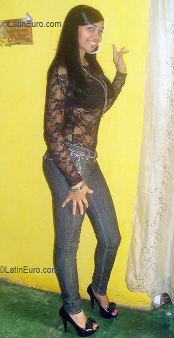 Date this hot Dominican Republic girl Berenice from Santiago De Los Caballeros DO9752