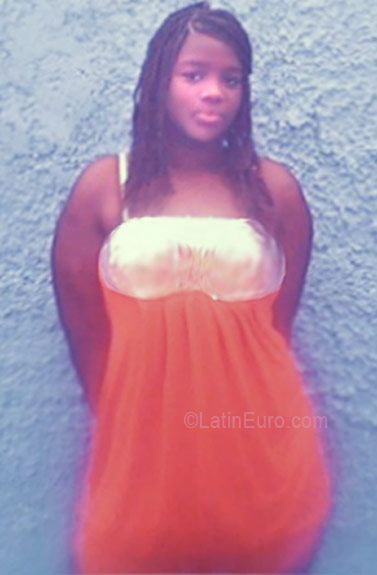 Date this sensual Dominican Republic girl ESTEFANY from Santo Domingo DO8335