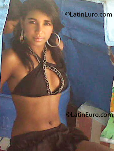 Date this attractive Dominican Republic girl Bella from La Vega DO8534