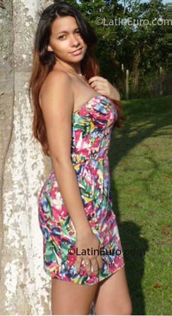 Date this voluptuous Brazil girl Tabata from Recife BR5888