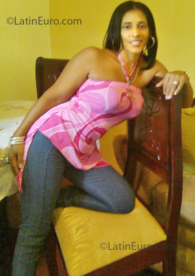 Date this exotic Dominican Republic girl Gloria from Santiago DO8561