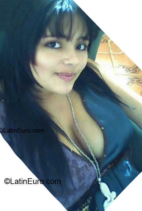 Date this sensual Brazil girl Cassia from Goiania BR5900