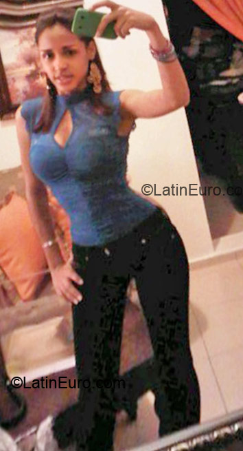 Date this cute Dominican Republic girl Ziara from Santiago DO8605