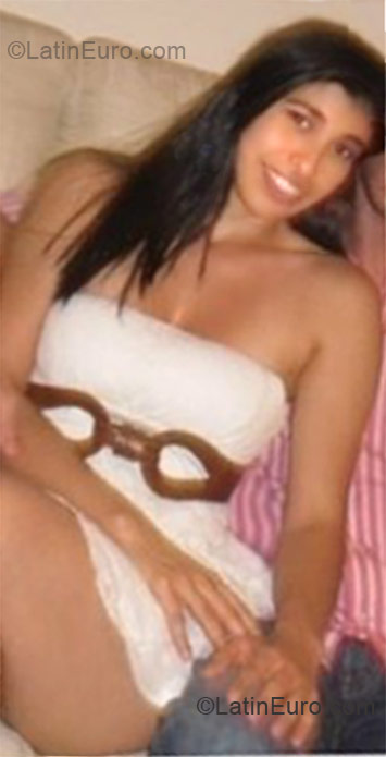 Date this attractive Colombia girl Amparo from Cali CO7575