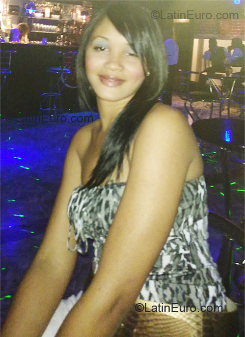 Date this beautiful Dominican Republic girl Yasmery from Santo Domingo DO8747