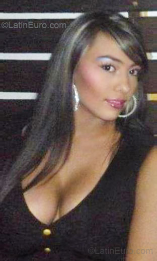 Date this sultry Colombia girl Laura Gomez from Medellin CO7950