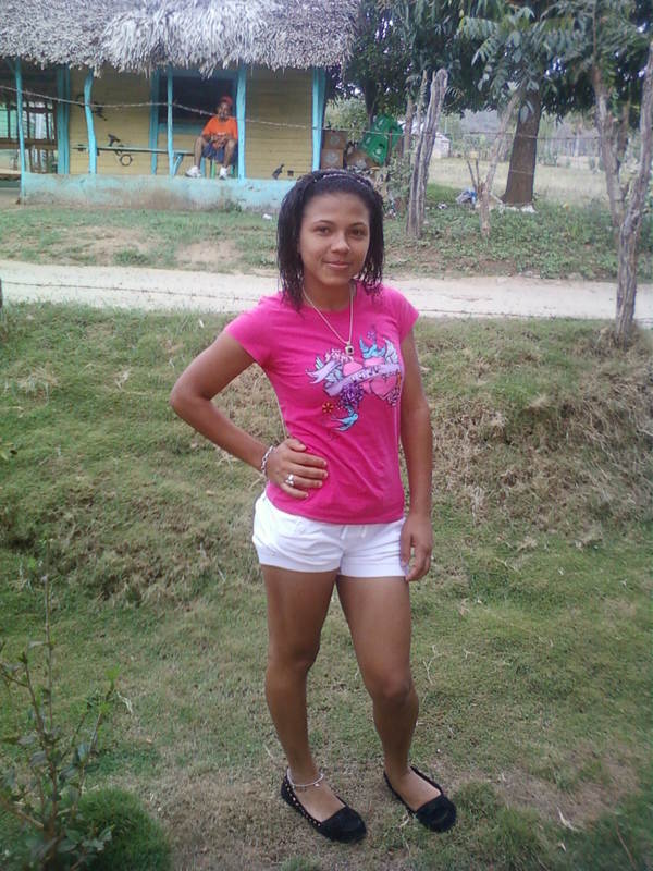 Date this funny Dominican Republic girl BELLA IRIS from Santiago DO8827