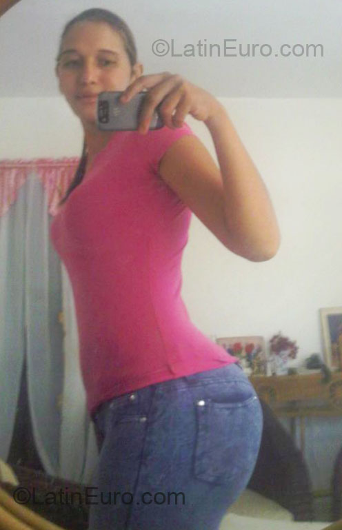 Date this tall Dominican Republic girl Leonela from Santo Domingo DO8864
