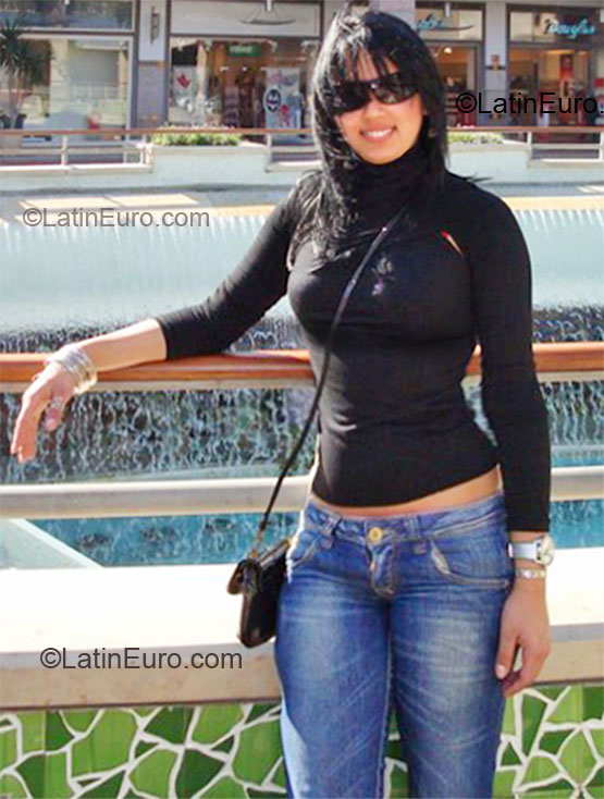 Date this hot Brazil girl Lorraine from Sao Paulo BR5946