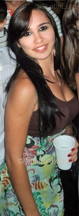 Date this passionate Brazil girl Laicy from Uberlandia BR6017