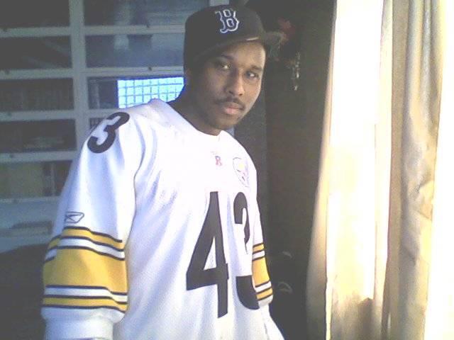 Date this athletic Brazil man Shawn412 from Pittsburgh BR5975