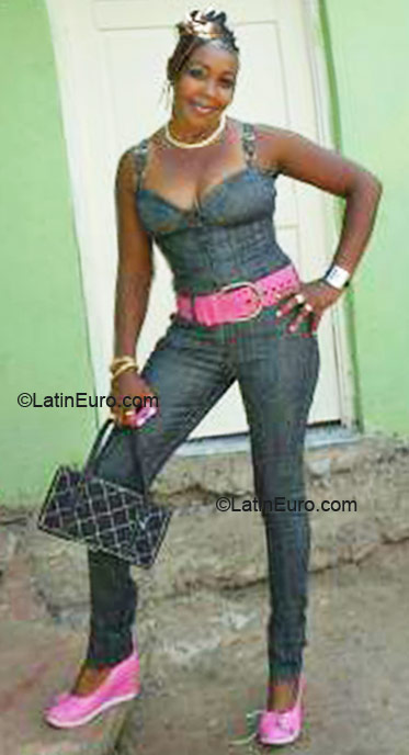 Date this attractive Jamaica girl Carlene from Kingston JM332