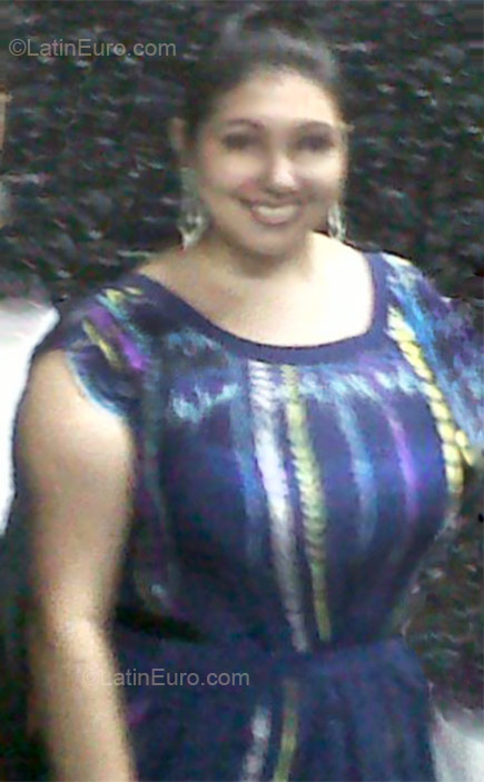 Date this voluptuous Panama girl Yessica from David PA125