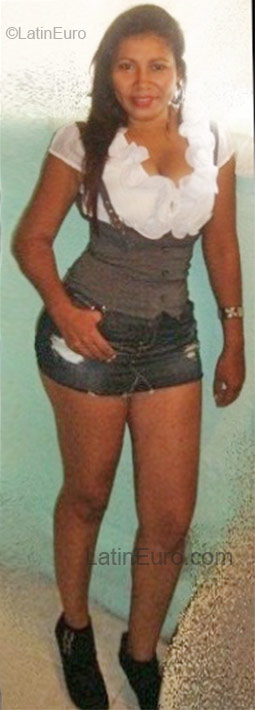 Date this happy Colombia girl Maria del Carmen from Cali CO16940
