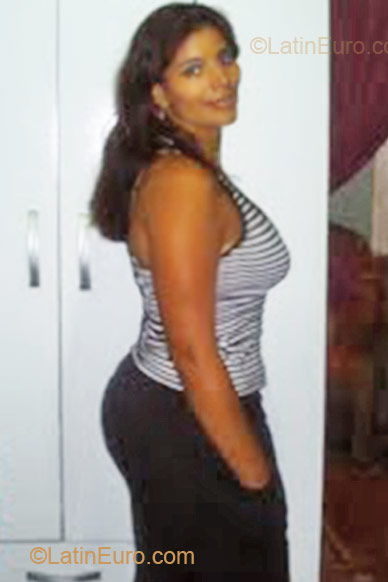 Date this sensual Brazil girl Roberta from Paulista BR5982
