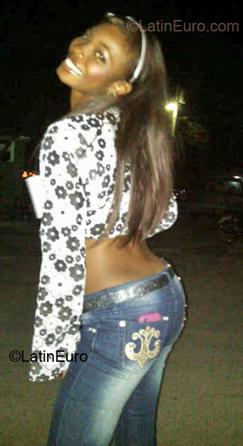 Date this hard body Dominican Republic girl Estefani2 from Santo Domingo DO9118