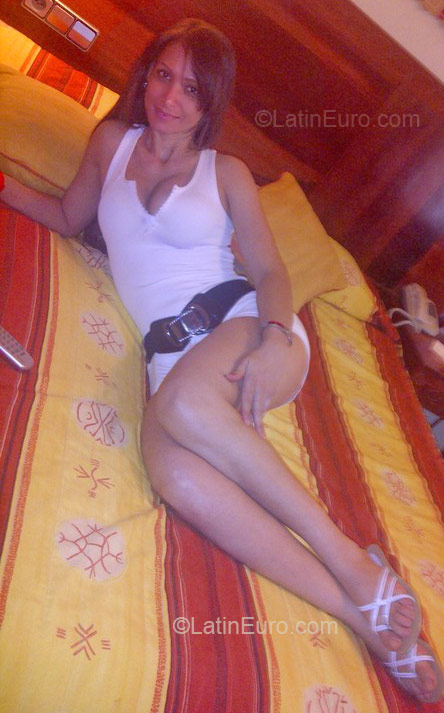 Date this lovely Dominican Republic girl La chika w from Dominican Republic DO9192