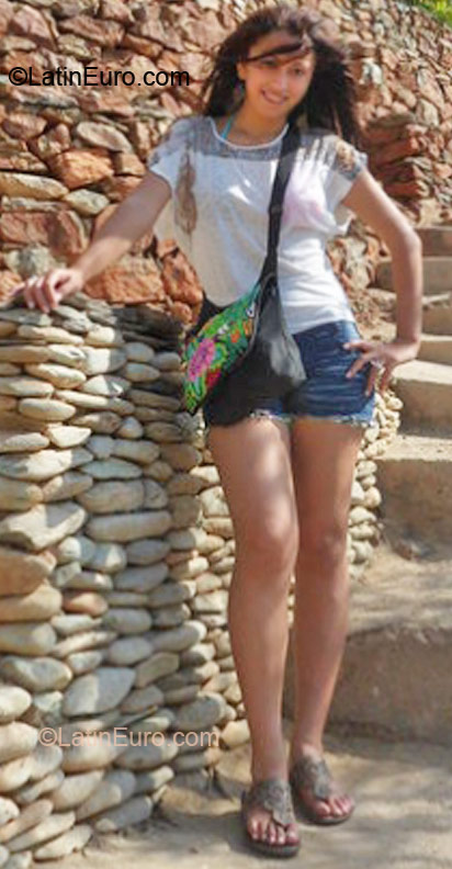 Date this pretty Colombia girl Auryhelen from Santa Marta CO7910