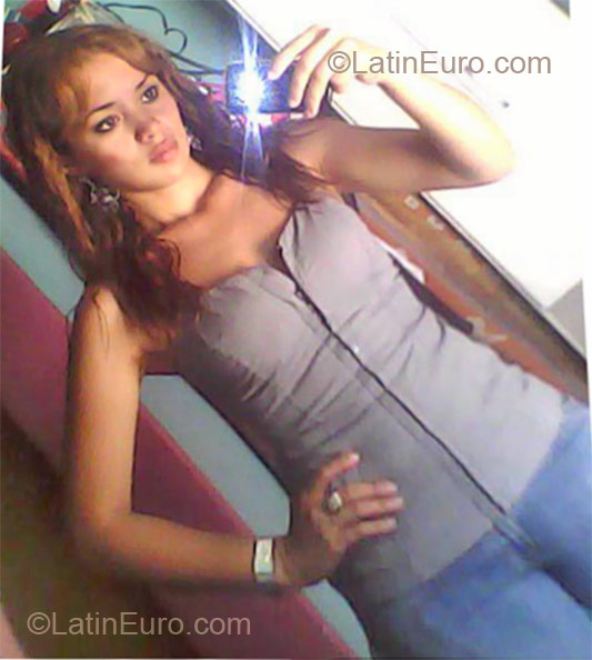 Date this attractive Honduras girl Nancy from Tegucigalpa HN405