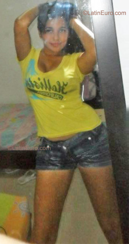Date this voluptuous Colombia girl Yesenia from Barranquilla CO8032