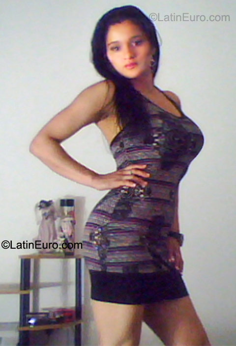Date this georgeous Colombia girl Xiomara from Medellin CO8042