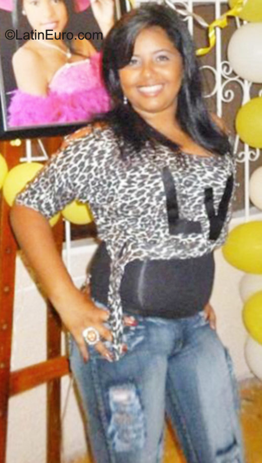 Date this good-looking Colombia girl Cindy from Barranquilla CO8043
